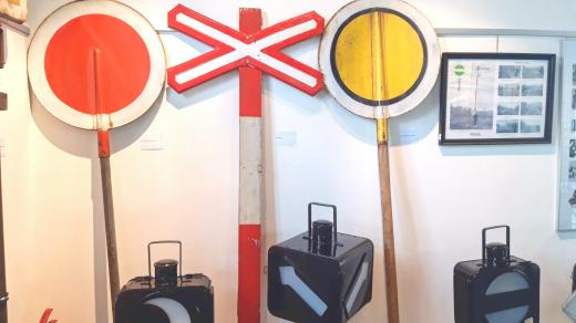 Drážní lampy a návěstidla vyrobená na Rožmitálsku byla na každém nádraží