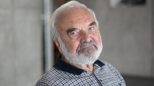 Spisovatel a herec Zdeněk Svěrák oslaví v březnu půlkulaté narozeniny.