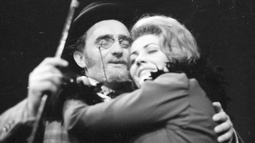 Josef Somr a Věra Galatíková v inscenaci Višňový sad, 1969