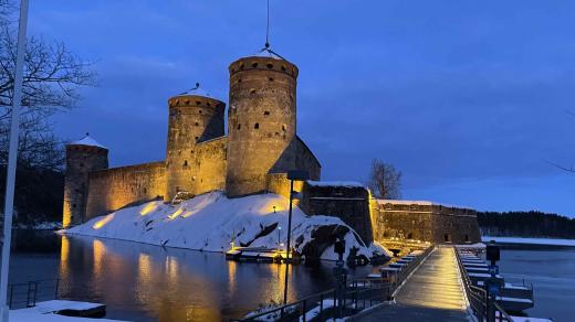 U břehu jezera Saimaa se tyčí hrad