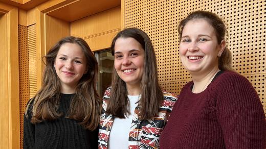 Herečky Mladého divadelního studia Laik Michaela Sodomková, Dagmar Nárožná a dramaturgyně Kristýna Plešková