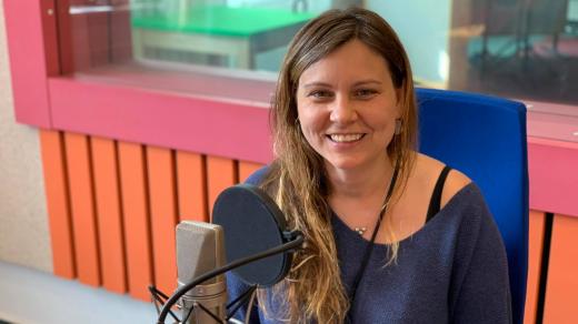 Foodstylistka Lenka Zvoníčková Táchová ve studiu Českého rozhlasu Hradec Králové