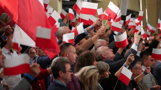 Tusk vs. Kaczyński. O vítězi parlamentních voleb rozhodnou Poláci o víkendu