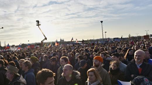 Demonstrace na Letné 16.11.2019 