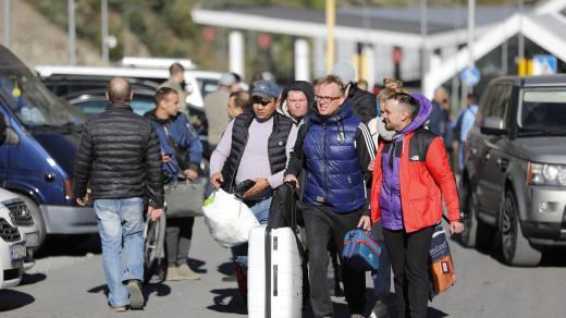 Rusové prchající před válkou do Gruzie po vyhlášení mobilizace