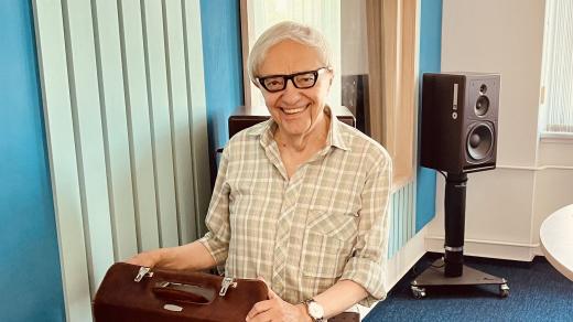 Miloň Čepelka ve studiu Českého rozhlasu Hradec Králové