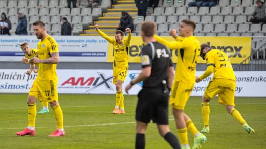 Fotbalisté Sigmy se radují ze získaného bodu na hřišti Jablonce