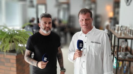 Liberecký barber Bob Fiala (vlevo) a redaktor Jaroslav Hoření