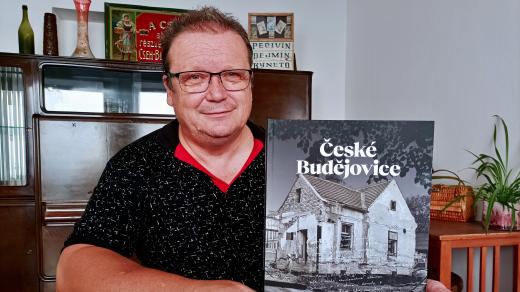 Milan Binder, českobudějovický fotograf, sběratel starých snímků a autor knih