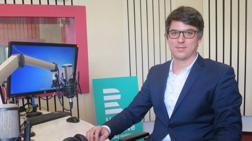 Tomáš Souček ve studiu Českého rozhlasu Hradec Králové