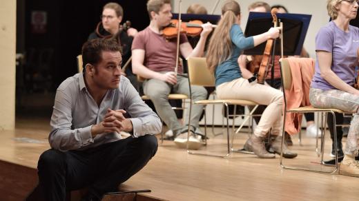 Ondřej Daněk. Závěrečná zvuková zkouška a poslední koncert v Chigasaki Civic Cultural Hall 7. května