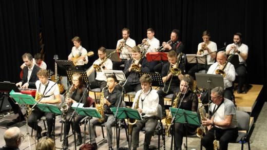 JR Big Band Václava Hlaváče ve studiovém sále Českého rozhlasu České Budějovice