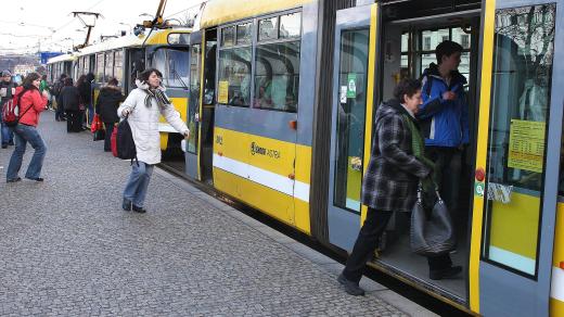 Cestující v plzeňské městské hromadné dopravě