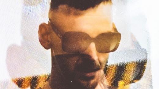 Hugo Toxxx na obalu singlu Na můj krk