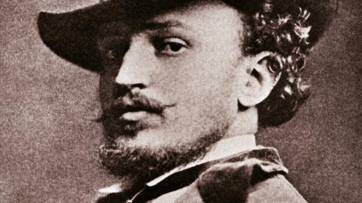 Akademický malíř Josef Tulka se narodil 3. ledna 1846 v Nové Pace a zmizel roku 1882. Portrét je asi z roku 1880