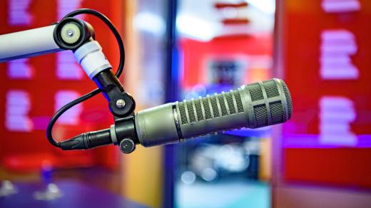 Jasně daná kritéria anebo otevření diskuze? Poslechněte si debatu politiků o médiích veřejné služby