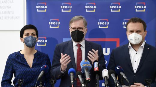 Zleva předsedkyně TOP 09 Markéta Pekarová Adamová, předseda ODS Petr Fiala a předseda lidovců Marian Jurečka