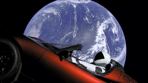 Tesla ve vesmíru (Falcon Heavy)
