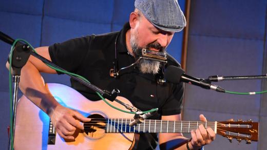 Bluesman Bužma v rozhlasové Harendě