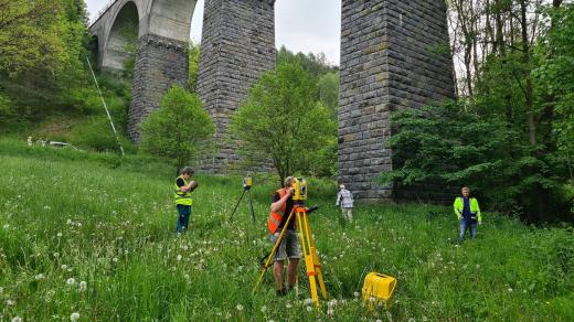 Geodeti na Vysočině vyměřují trasu budoucí vysokorychlostní trati