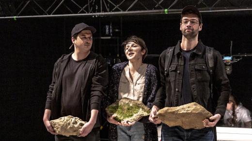 Z inscenace Otec hlídá dceru