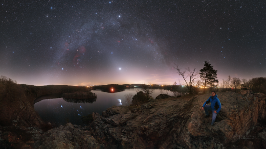 V těchto dnech můžete vidět nad západním obzorem zvířetníkové světlo