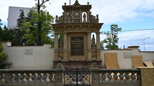 Mendel je pochován na brněnském Ústředním hřbitově