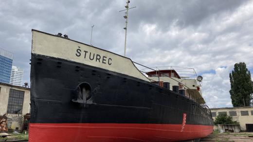 Remorkér postavily Škodovy závody v Komárně v roce 1937. Motorové tankery mělo Československo jen tři