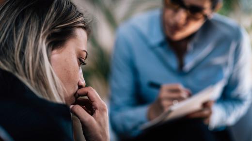 Psychošmejdství není trestné, může ale ublížit. Ověřujte si, komu se svěřujete