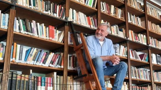 Jan Čenský pracovně navštívil knihovnu Severočeského muzea v Liberci, naše redaktorka si s ním povídala o knihách