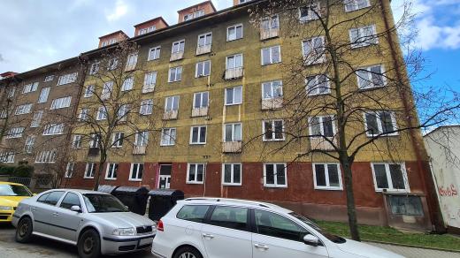 V ubytovně v Čechově ulici v Plzni na Borech aktuálně žije kolem 150 uprchlíků a pomáhá asi 15 koordinátorů