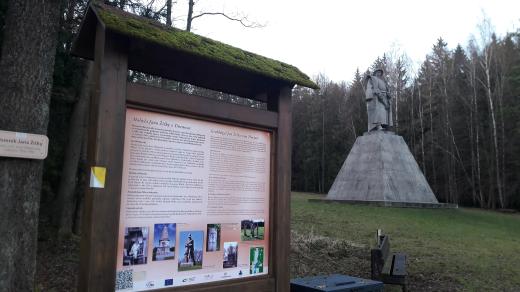 Žižkova mohyla vznikla v padesátých letech minulého století, vytvořil ji sochař Josef Malejovský, nedaleká obec Trocnov se tak ale nikdy nejmenovala, historicky to bylo vždy Zaluží