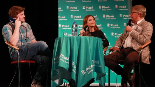 Otázky Tondy Procházky s Ivanou Korolovou a Robertem Hájkem