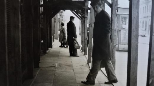 Josef Kordík vyfotografovaný v totalitním režimu sledovačkou StB Archiv