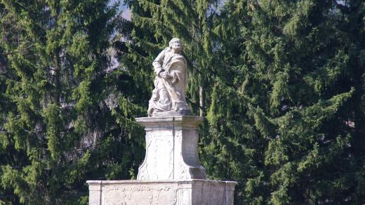 Kristus na hoře Olivestké u Vysokých Žibřidovic je vytesán z kladského pískovce