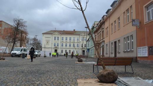 Rekonstrukce náměstí Komenského v Dobříši jde do finále