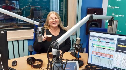 Pavlína Moskalyková ve studiu Českého rozhlasu Hradec Králové
