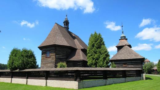 Areál roubených staveb u kostela sv. Mikuláše ve Velinách