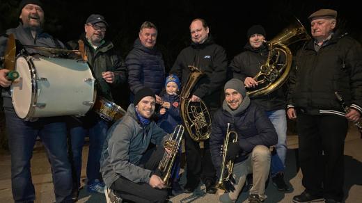 V Komni na Uherskohradišťsku všem Josefům tradičně vyhrává Dechová hudba Komňané