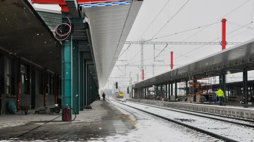 na hlavním nádraží v Pardubicích budou po rekonstrukci i nová nástupiště s výtahem a lávkou přes koleje