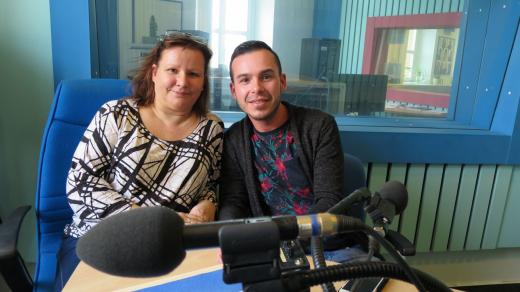 Kuba Kubín a Klára Němečková ve studiu Českého rozhlasu Hradec Králové