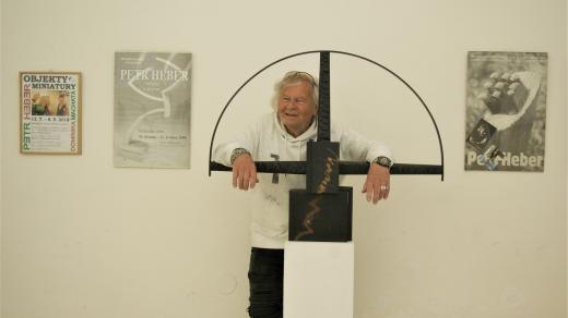 Sochař Petr Heber slaví 80. narozeniny skvělou výstavou v jičínské zámecké galerii