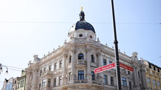 Krudencův palác, dnes Palác Hybských byl první moderní stavbou dnešního náměstí Republiky