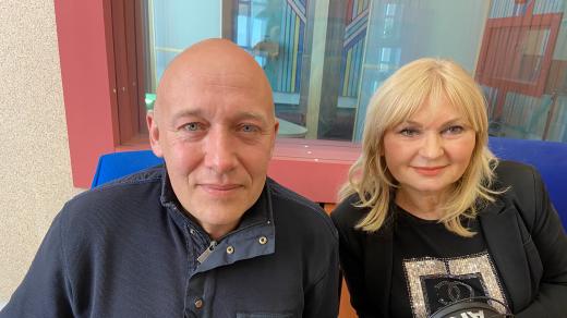 Robert Jašków a Lada Klokočníková ve studiu Českého rozhlasu Hradec Králové