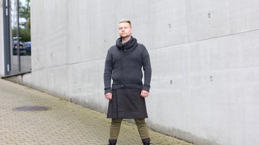 Ondřej Ludín, umělecký krejčí z Technické univerzity v Liberci, tvůrce pínských sukní
