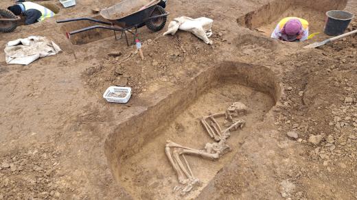 Archeologové u Křelova narazili na 130 hrobů z doby bronzové