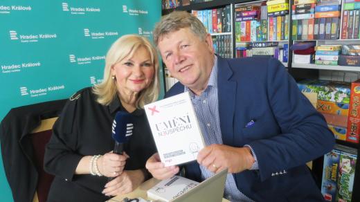 Josef Hynek hostem Lady Klokočníkové v rozhlasové kavárně