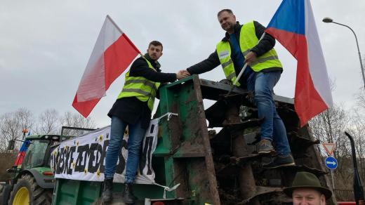 Čeští a polští zemědělci na hraničním přechodu v Chotěbuzi