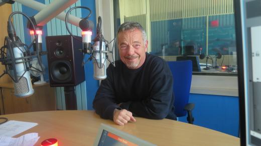 Zdeněk Vřešťál ve studiu Českého rozhlasu Hradec Králové
