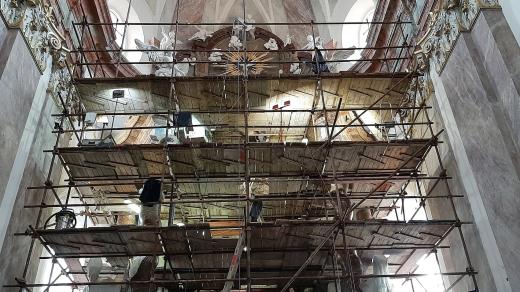 Kostel Nanebevzetí Panny Marie v Přešticích se rekonstruuje